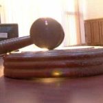 Pitesti Conducea o masina fara numere de inmatriculare si cu placute false