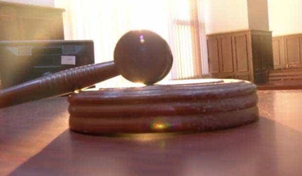 Pitesti Conducea o masina fara numere de inmatriculare si cu placute false