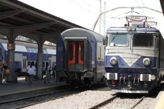 Primele trenuri electrice PESA au inceput circulatia cu intarzieri din cauza unor probleme tehnice pe rutele spre Brasov si Constanta