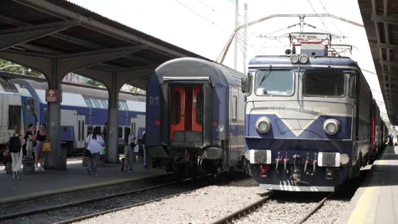 Primele trenuri electrice PESA au inceput circulatia cu intarzieri din cauza unor probleme tehnice pe rutele spre Brasov si Constanta