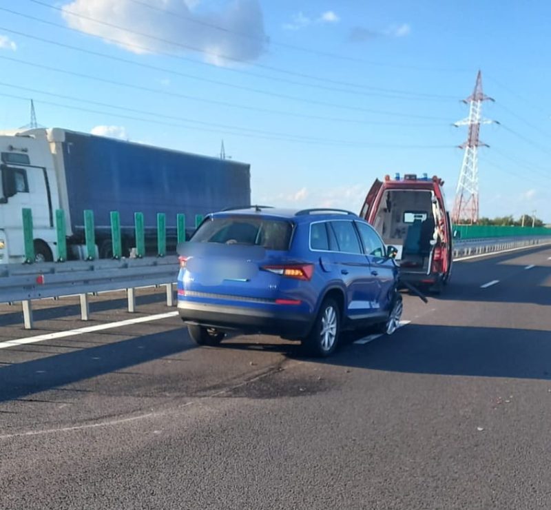 Recomandarile politistilor pentru soferii care circula pe DEx12 dupa ce o masina stationata a fost lovita