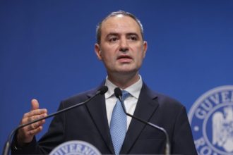 Romania continua sa fie clasata in categoria recomandata pentru investitori Ce afirma Fitch despre deficit si datoria publica