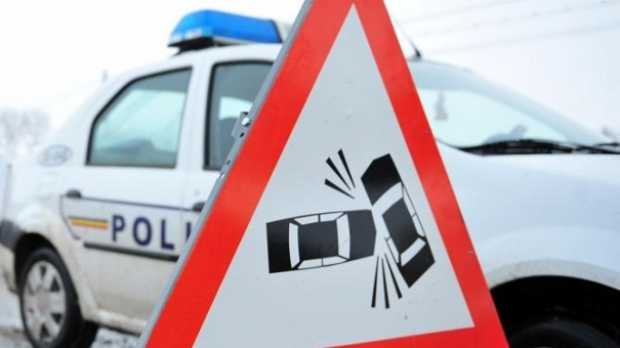 Trafic complet blocat pe Valea Oltului Acident grav in Calimanesti doua persoane ranite