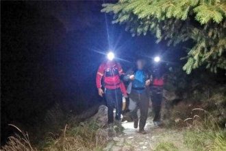 Trei apeluri urgente intr o singura noapte pe Moldoveanu Opt turisti salvati de salvamontistii din Arges