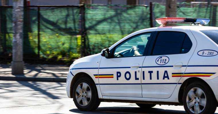 Urmrire cu final tragic in Constanta policistii au fost dusi la spital dupa ce autospeciala s a rasturnat si a luat foc