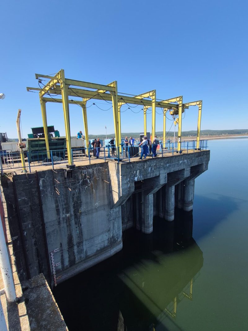VIDEO Scafandrii au intervenit in Lacul Budeasa sursa de apa a Pitestiului
