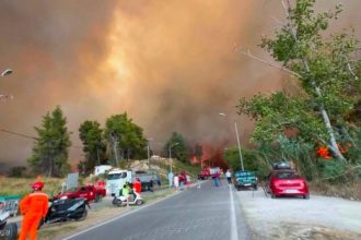 avertizare pentru turistii romani din grecia incendiu de mari proportii in peninsula kassandra