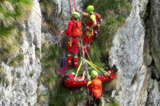 misiune dramatica in bucegi un alpinist care incerca sa deschida un traseu nou gasit in stare grava dupa o cadere de pe stanca