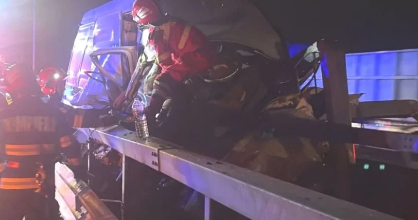 Accident devastator în Argeș: două persoane implicate, una blocată în vehicul