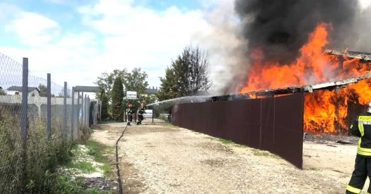 Incendiu violent în Argeș. Foc și panică